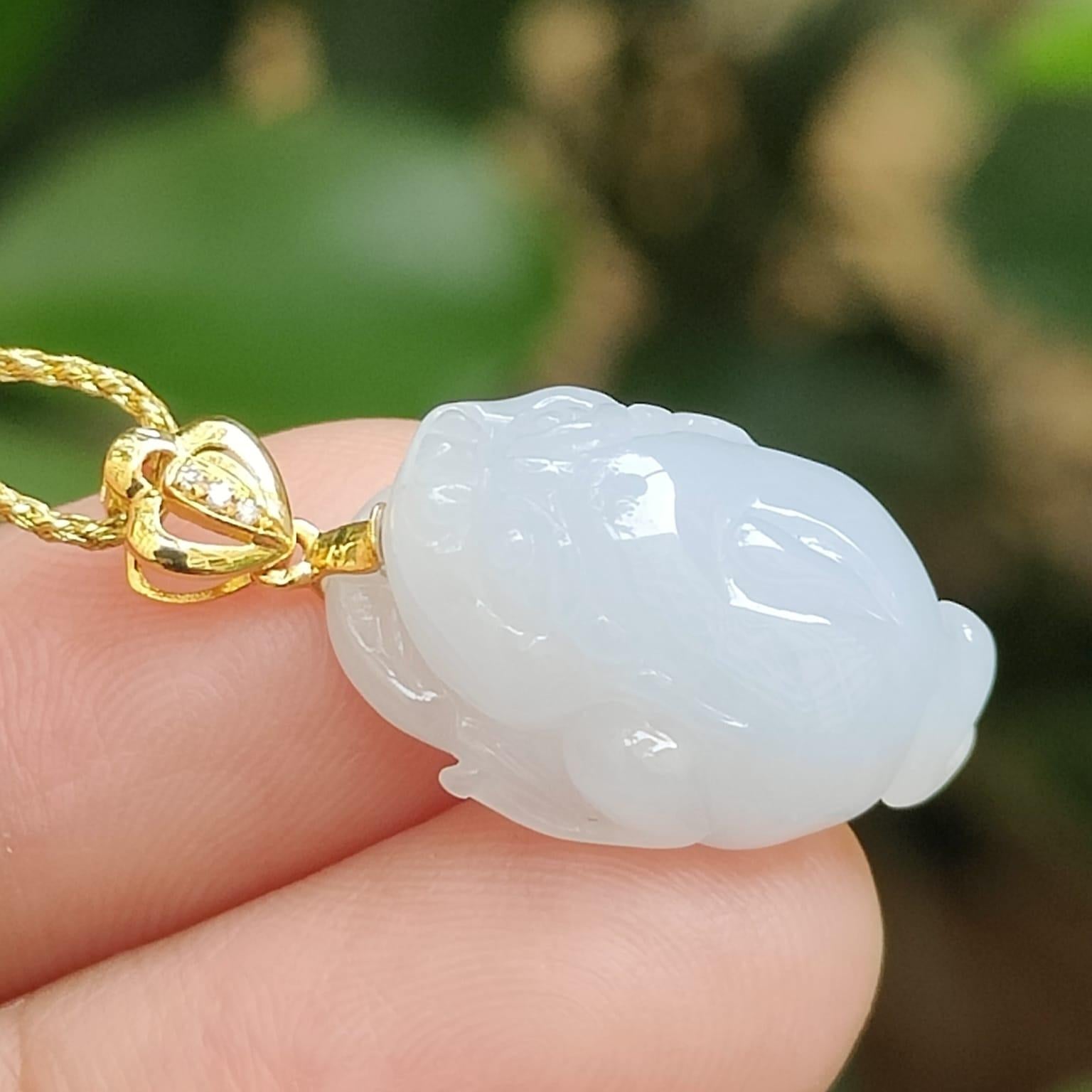 Three Legs Toad Pendant on Light Lavender Natural Type A Jadeite Jade added with 18k clasp certificate weighs 3.76 grams, measurement 19.1 * 13 * 9.1 mm (18kp102) Yi Pin Qian Jadeites Jade Jewelry ~Your Precious Quintessential ~ Singapore