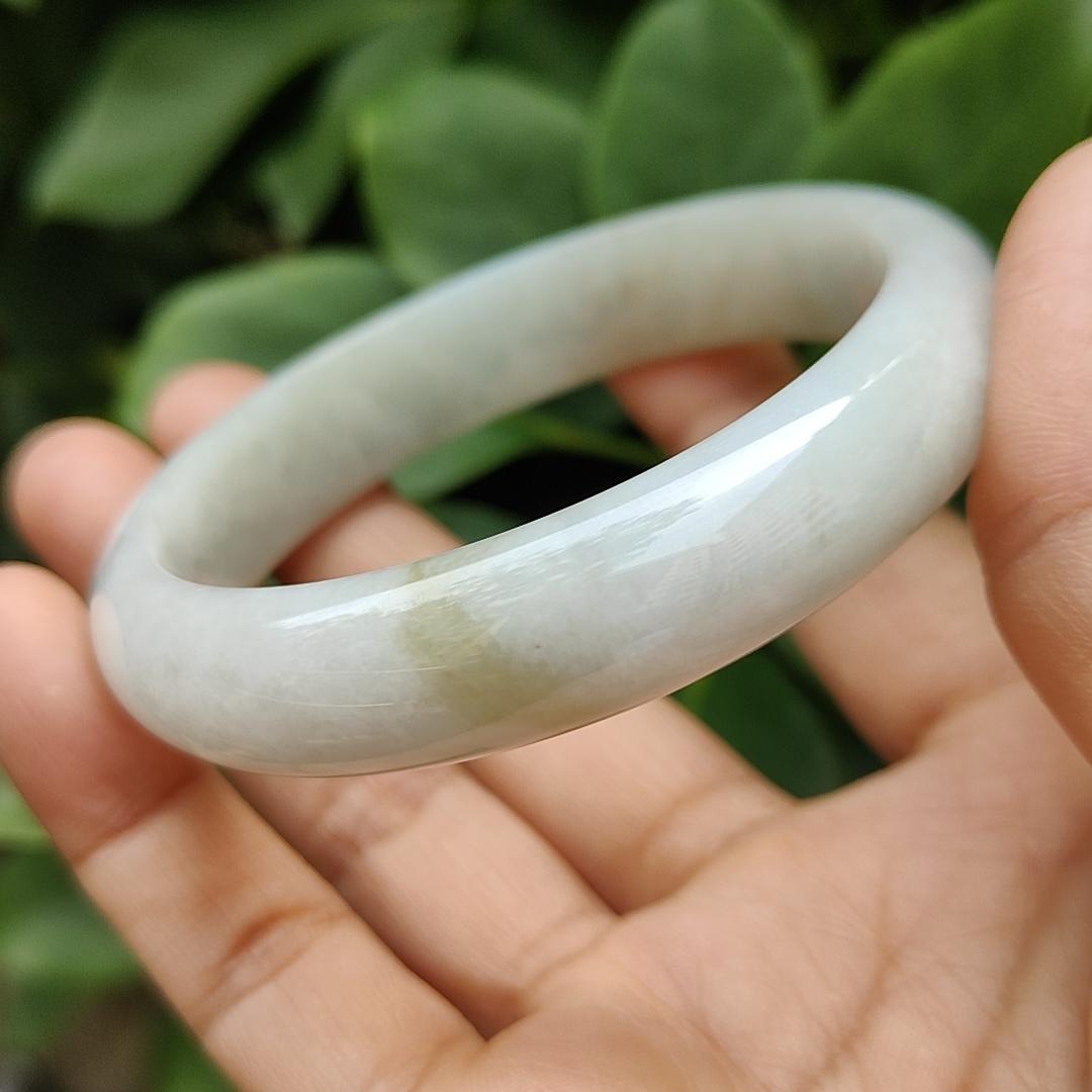 Singapore New Arrival 57.5 mm Crafted as Peace Bangle Natural Type A Jadeite Jade Jewellery certificate weighs 52.21 grams, Width: 13.1 * Thick: 7.1 mm (bangle18) Yi Pin Qian Jadeites Jade Jewelry ~Your Precious Quintessential ~ Singapore