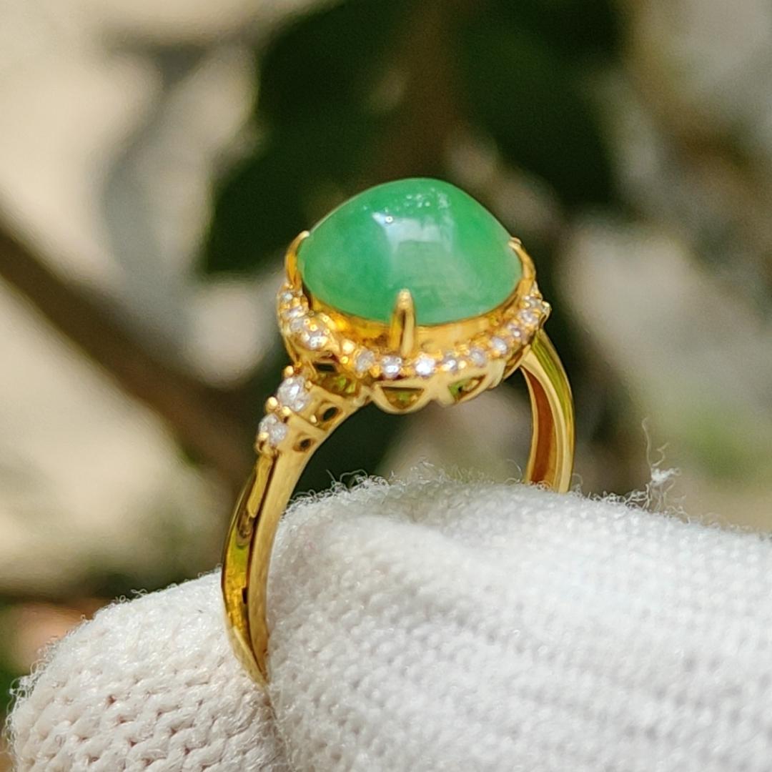 Sales Offer - High Quality Light Green Cabochon Natural Type A Jadeite Jade set on 18k Gold as Ring, certificate weighs 1.98 grams, Finger Size 15.4mm (18kring28) Yi Pin Qian