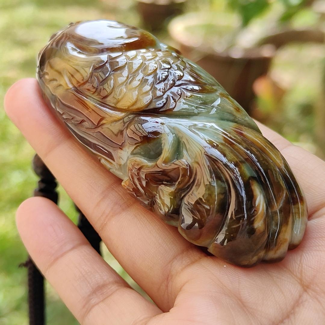 Rare Quality Brown, Redish and Green Natural Type A Jadeite Jade crafted with Parrot, can be use for display for as a hand-held piece with certificate weigh 133.29 grams, measurement 85.6 * 36.6 * 21 mm (hand3) Yi Pin Qian