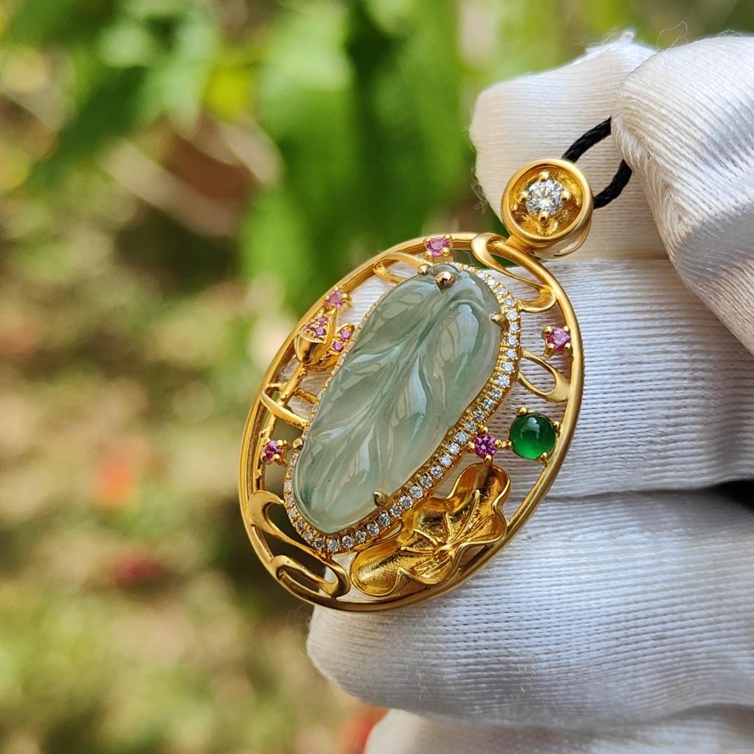 Premium Quality Icy light green with patches Natural Type A Jadeite Jade crafted as Leaf set on 18k Gold with 1 Green Cabochon and Diamonds, Certificate included weigh 4.36 grams, Measurement 35.3 * 22 * 8.2 mm (18kp25) Yi Pin Qian