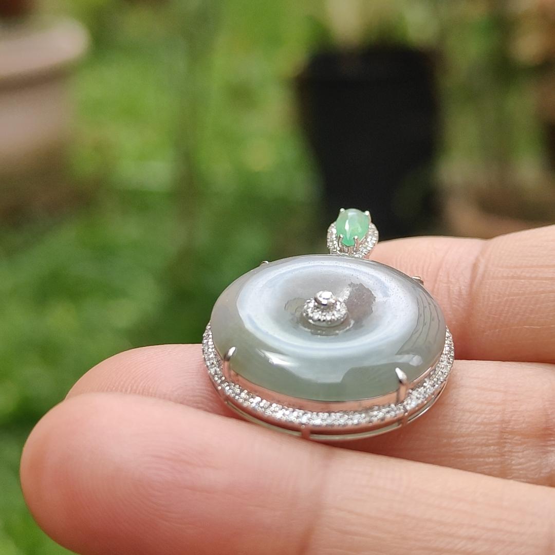 Limited time offer - Lavender, Green Hue Natural Type A Jadeite Jade crafted as shape of Donut set on 18k gold with diamonds and 1 icy apple green cabochon, certificate weigh 4.47 grams, measurement 19.9 * 19.9 * 3.6 mm (18kp26) Yi Pin Qian