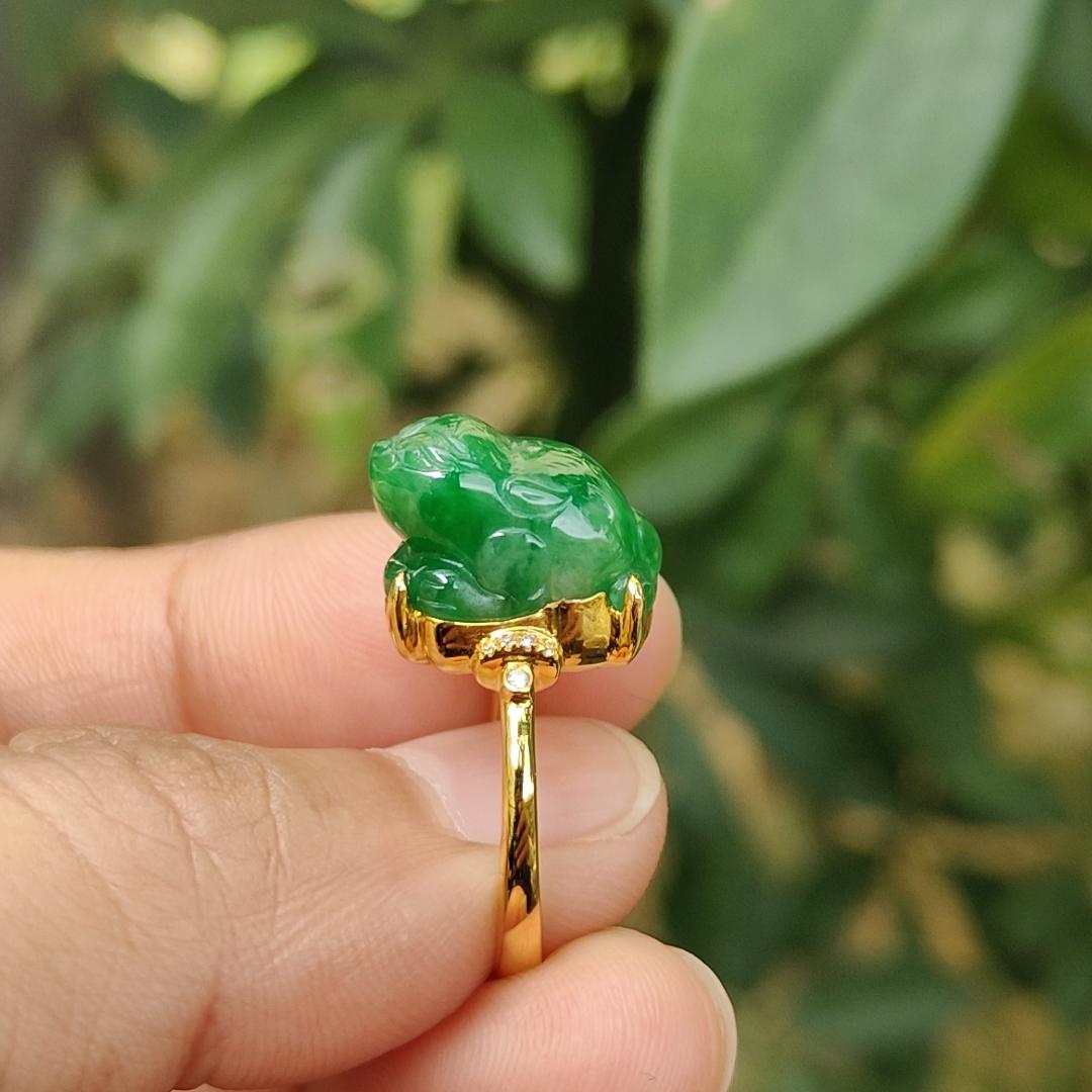 Three Legs Toad Green Natural Type A Jadeite Jade set with 18k as Ring certificate weighs 3.78 grams, measurement 13.6 * 8.7 * 9.6 mm (18kring41) Yi Pin Qian Jadeites Jade Jewelry ~Your Precious Quintessential ~ Singapore