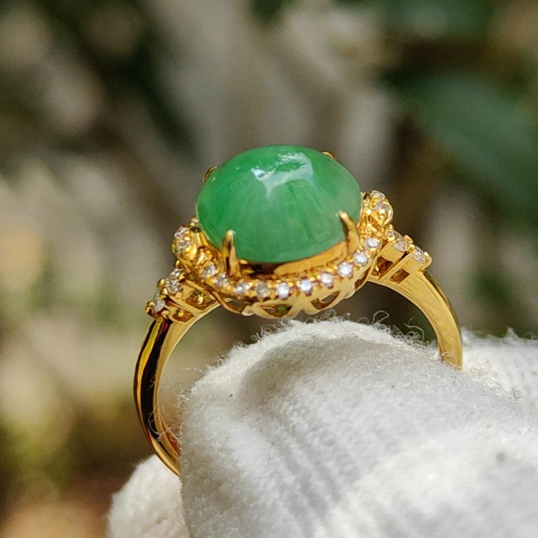 Sales Offer - High Quality Light Green Cabochon Natural Type A Jadeite Jade set on 18k Gold as Ring, certificate weighs 1.98 grams, Finger Size 15.4mm (18kring28) Yi Pin Qian