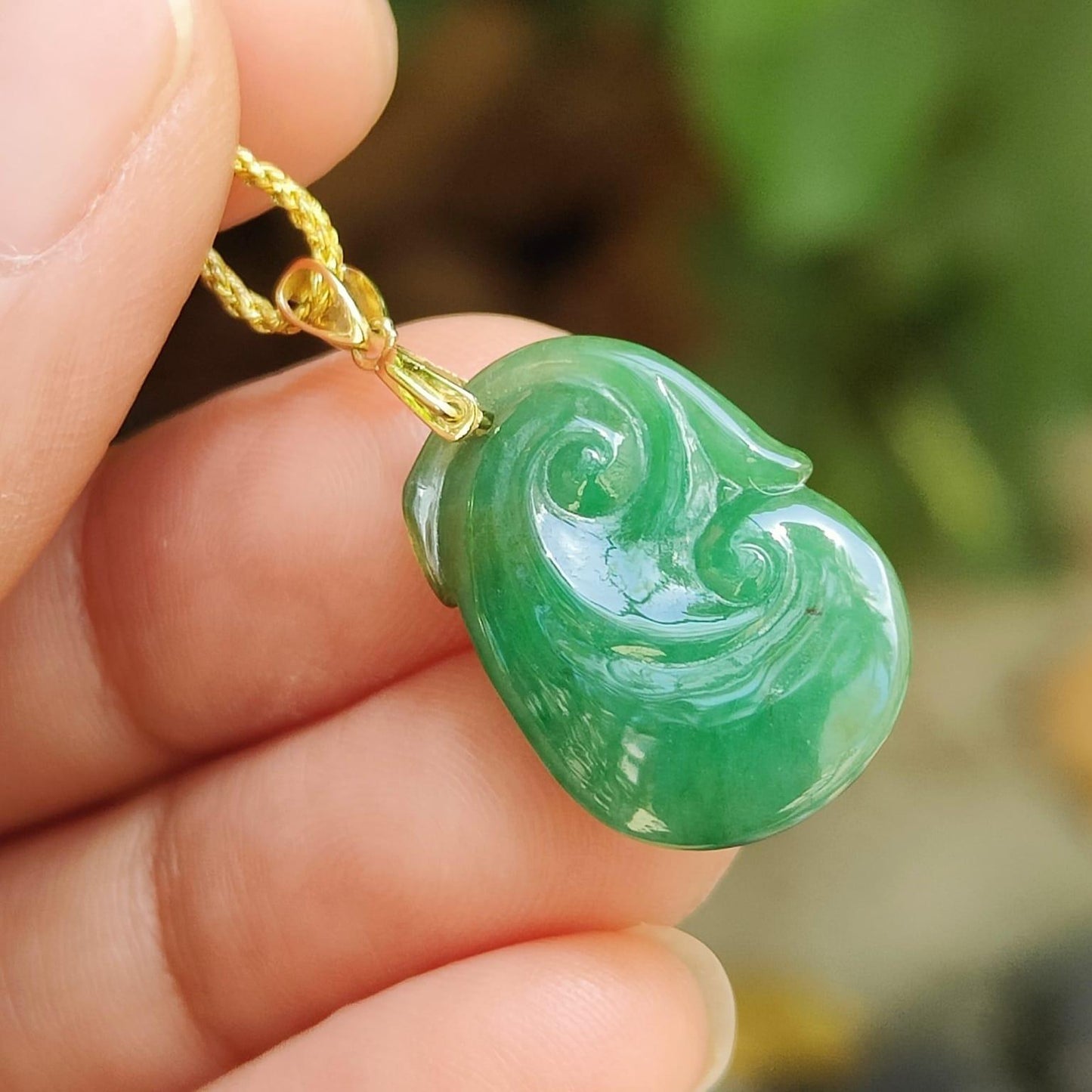 Myanmar Green Ruyi Pendant – Heirloom-Quality Jadeite, 18K Gold & Diamonds (GD2203H017670 Sku: 18kp108) Yi Pin Qian Jadeites Jade Jewelry ~Your Precious Quintessential ~ Singapore