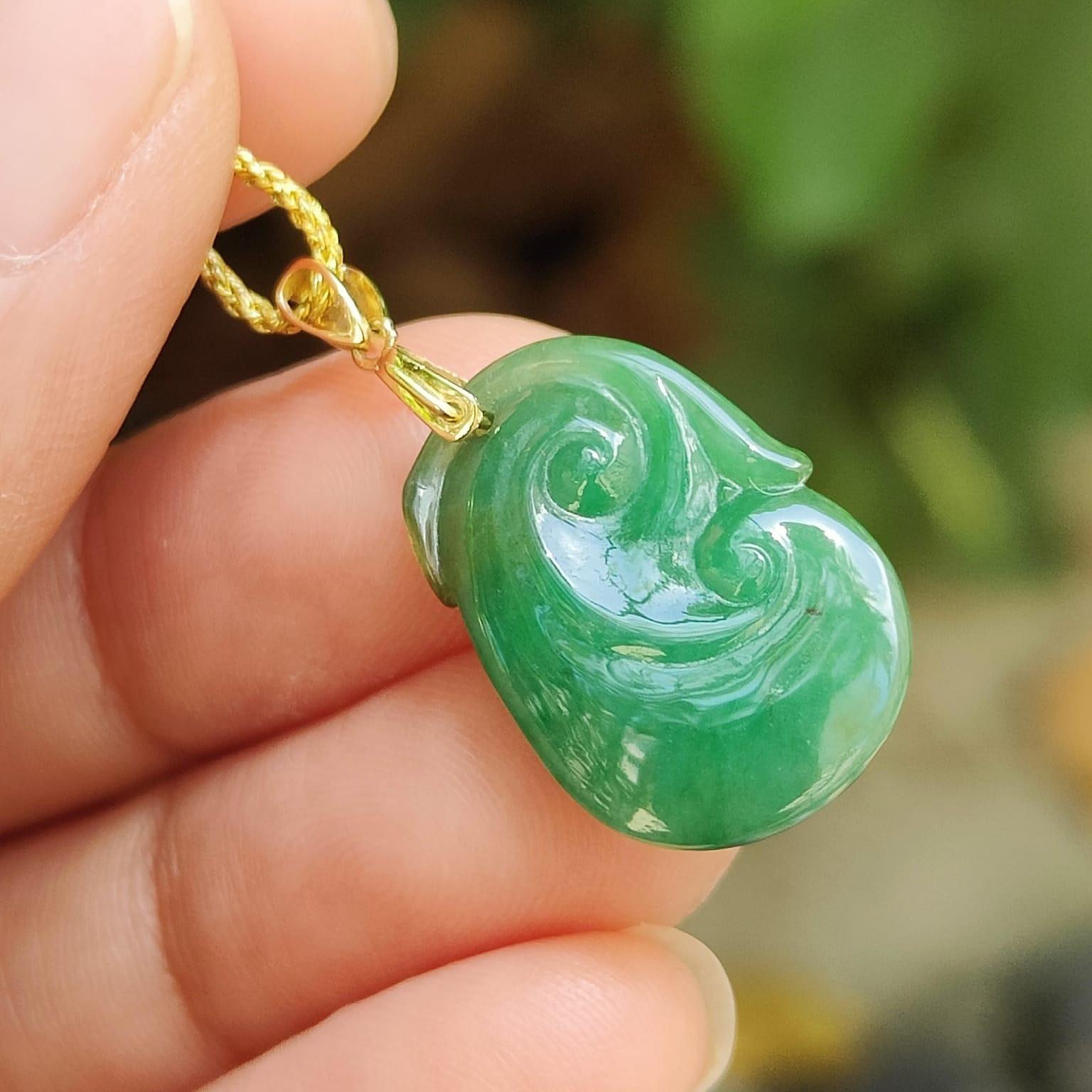 Myanmar Green Ruyi Pendant – Heirloom-Quality Jadeite, 18K Gold & Diamonds (GD2203H017670 Sku: 18kp108) Yi Pin Qian Jadeites Jade Jewelry ~Your Precious Quintessential ~ Singapore