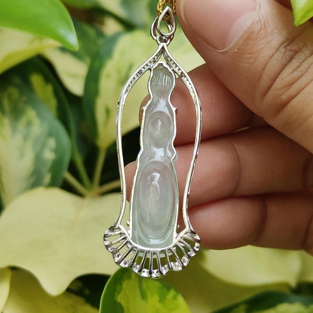 SG New Arrival - Crafted as Faceless Guanyin on Icy Translucent Natural Type A Jadeite Jade as pendant set with 18k gold, certificate weighs 4.77 grams, measurement 51.2 * 16 * 6 mm (18kp72) Yi Pin Qian Jadeites Jade Jewelry ~Your Precious Quintessential ~ Singapore
