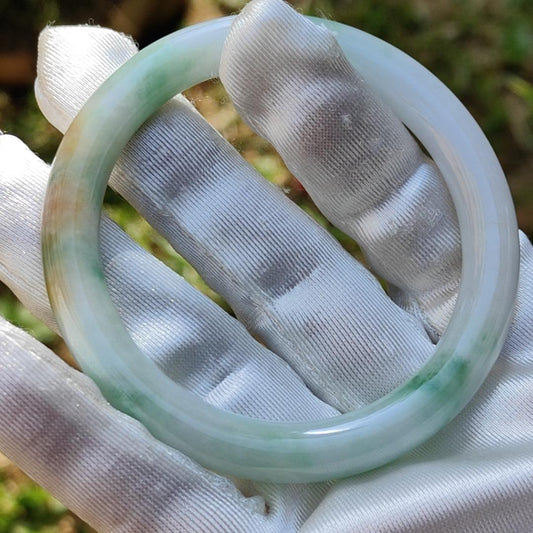Premium Quality Green and Yellow Natural Type A Jadeite Jade crafted with shapes of Perfect Circle represent Blessed shape bangle, with certificate weigh 36.75 grams, measurement 8.6 * 8.3 (bangle2) Yi Pin Qian