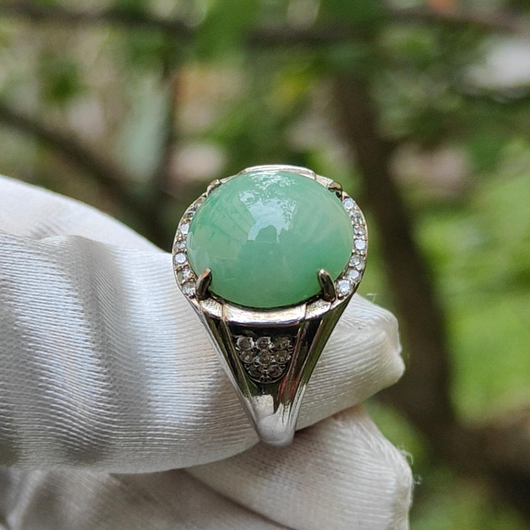 Apple Green Natural Jadeite Jade Cabochon 13.9 * 14.2 * 6.2 mm set on S925 as a Ring for Men with QIC labs approved certificate weigh 7.03 grams (s925ring5) Yi Pin Qian