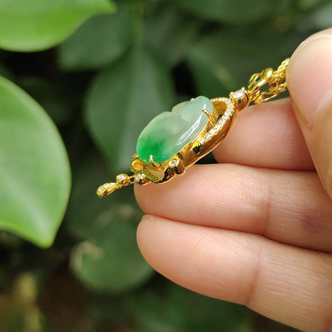 Very Rare Premium Natural Type A Jadeite-Jade with Green and Green Hue, Good Translucent, set with 18k Gold crafted as Swan Pendant, certificate weighs 3.55 grams, measurement 37 * 20 * 6.5 mm (18kp67) Yi Pin Qian Jadeites Jade Jewelry ~Your Precious Quintessential ~ Singapore