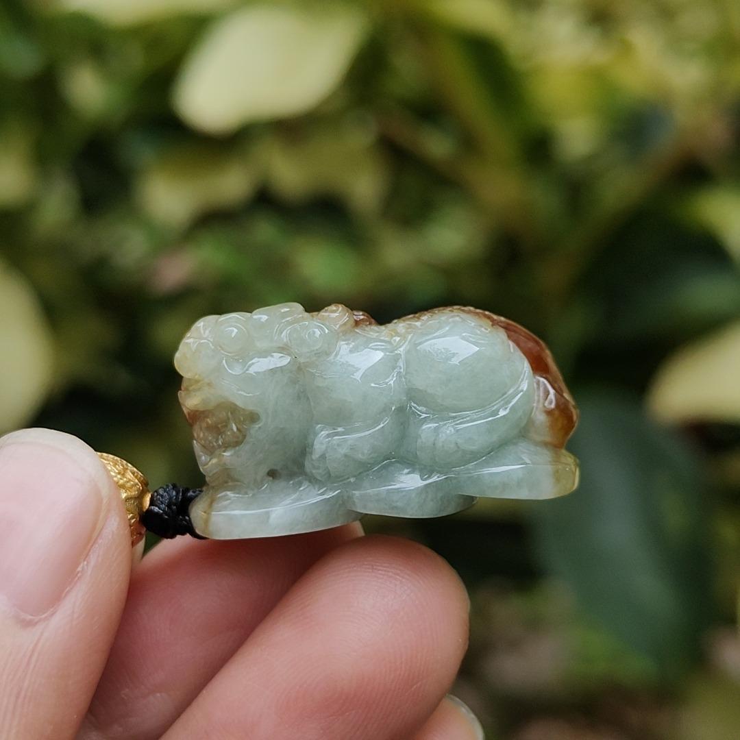 Crafted as Lion Pendant on Natural Type A Jadeite Jade with QIC approved labs certificate weighs 14.65 grams, measurement 28.1 * 14.8 * 15 mm (pendant348) Yi Pin Qian Jadeites Jade Jewelry ~Your Precious Quintessential ~ Singapore