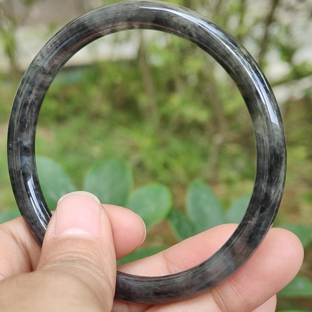 57.8 Perfect Circle Bangle on Natural Type A Jadeite Jade certificate weighs 24 grams, measurement 6.6 * 6.6 mm (bangle26) Yi Pin Qian Jadeites Jade Jewelry ~Your Precious Quintessential ~ Singapore