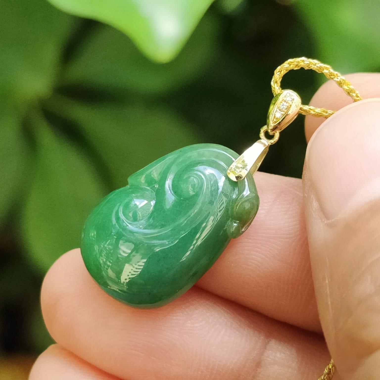 Myanmar Green Ruyi Pendant – Heirloom-Quality Jadeite, 18K Gold & Diamonds (GD2203H017670 Sku: 18kp108) Yi Pin Qian Jadeites Jade Jewelry ~Your Precious Quintessential ~ Singapore
