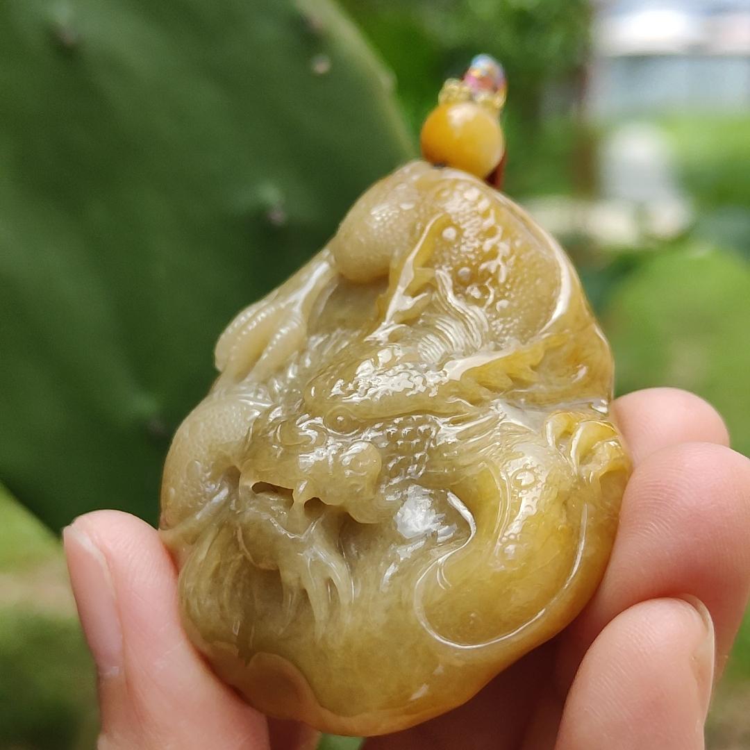 Rare Premium Quality Yellow with Redish and White Natural Type A Jadeite Jade crafted with Dragon as Pendant, for the collectors version, Certificate weigh 75.98 grams, measurement 56 * 42.20 * 23.30 mm (pendant215) Yi Pin Qian