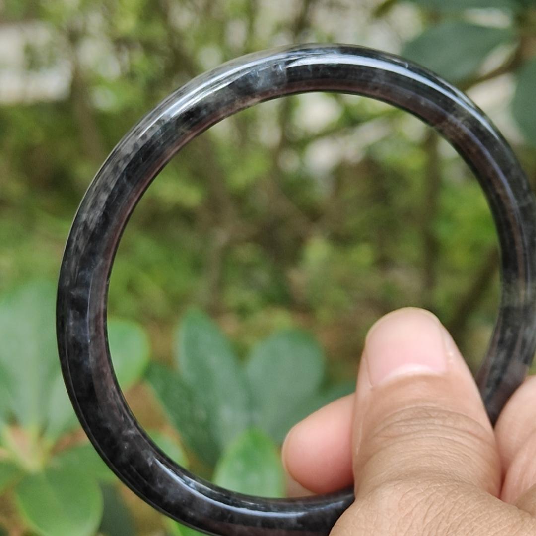 57.8 Perfect Circle Bangle on Natural Type A Jadeite Jade certificate weighs 24 grams, measurement 6.6 * 6.6 mm (bangle26) Yi Pin Qian Jadeites Jade Jewelry ~Your Precious Quintessential ~ Singapore
