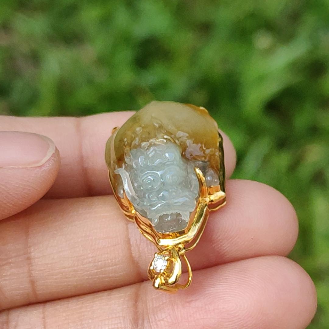 Yellow Natural Type A Jadeite Jade Pendant crafted as Dragon Turtle set on 18k gold with diamond, certificate weigh 6.69 grams, measurement 33.8 * 17.7 * 11.6 mm (18kp16) Yi Pin Qian