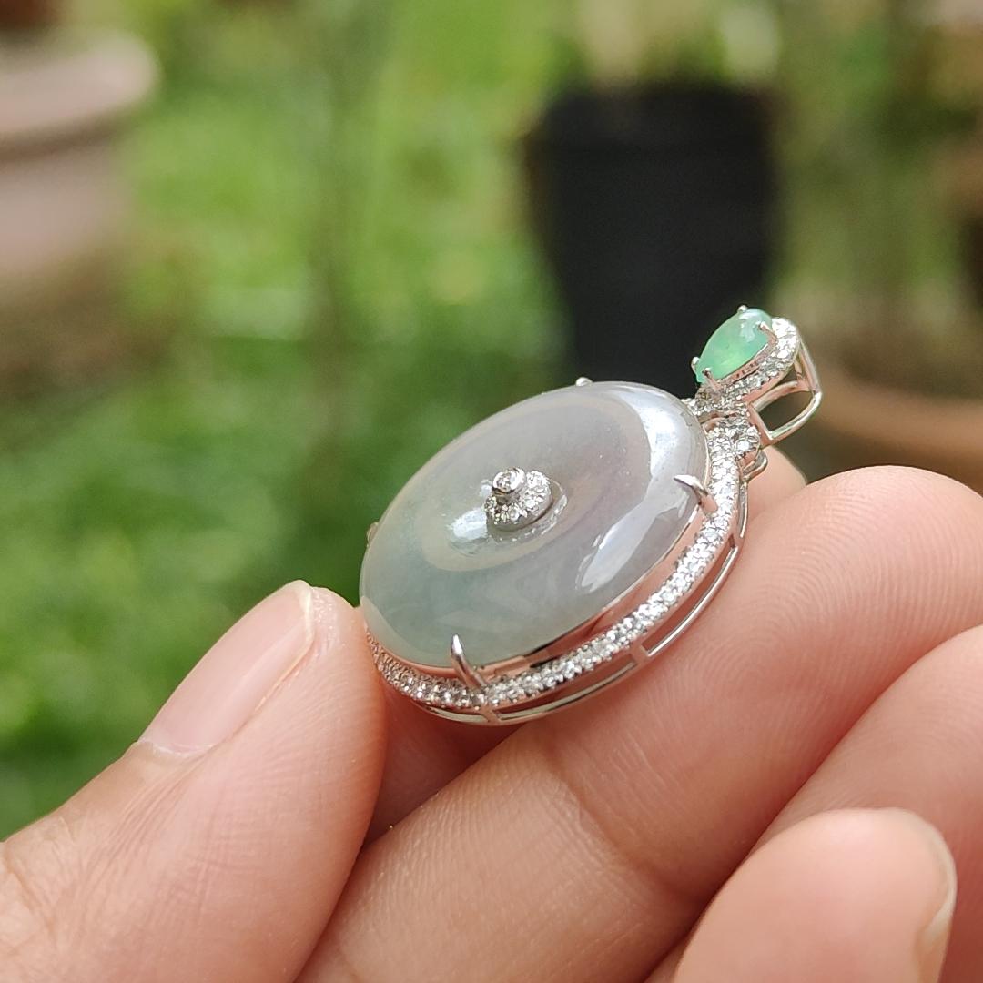 Limited time offer - Lavender, Green Hue Natural Type A Jadeite Jade crafted as shape of Donut set on 18k gold with diamonds and 1 icy apple green cabochon, certificate weigh 4.47 grams, measurement 19.9 * 19.9 * 3.6 mm (18kp26) Yi Pin Qian