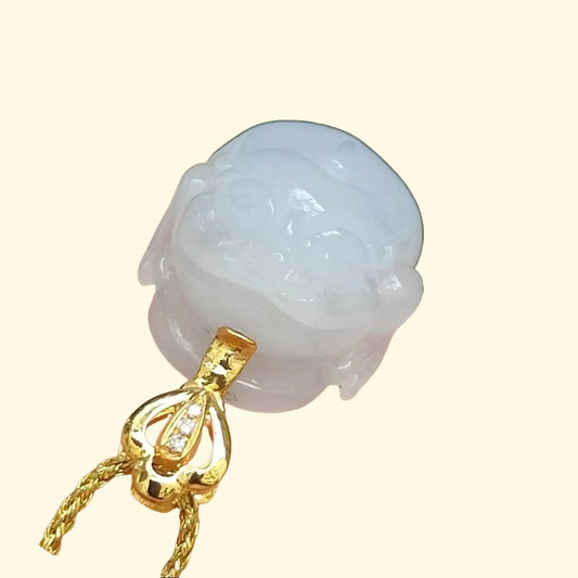 Three Legs Toad Pendant on Light Lavender Natural Type A Jadeite Jade added with 18k clasp certificate weighs 3.76 grams, measurement 19.1 * 13 * 9.1 mm (18kp102) Yi Pin Qian Jadeites Jade Jewelry ~Your Precious Quintessential ~ Singapore