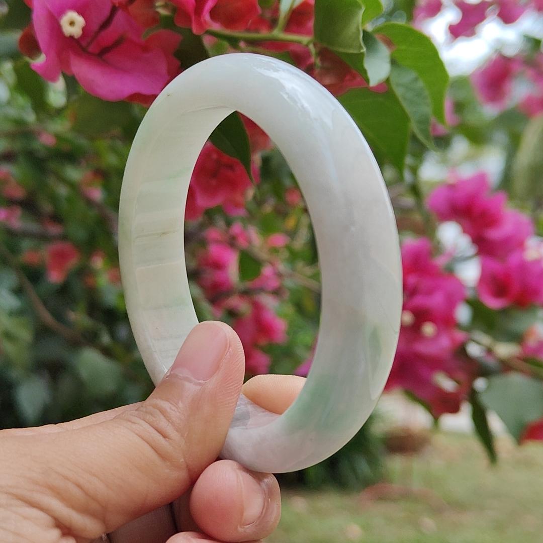 Light Green Hue Natural Type A Jadeite Jade crafted with shape of Peace Bracelet Bangle with certificate weigh 64.55 grams, measurement 13.6 * 8.7, Wrist Size 56.5 mm (bangle4) Yi Pin Qian