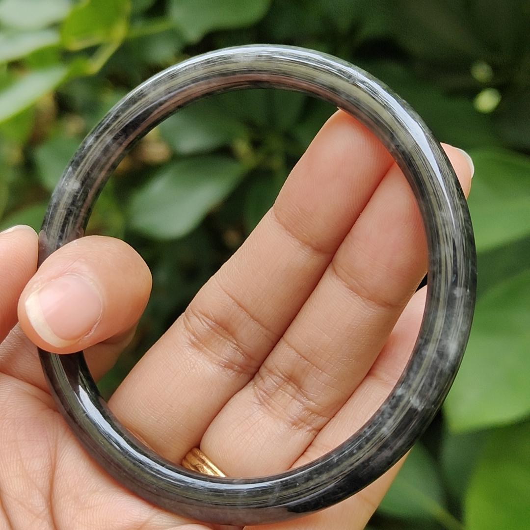 A Ding Ding Circular Bangle 57.9 mm New Arrival SG - Natural Type A Jadeite Jade Bracelet certificate weighs 22.58 grams, Width 6.1 * Thick 6.6 mm (bangle19) Yi Pin Qian Jadeites Jade Jewelry ~Your Precious Quintessential ~ Singapore