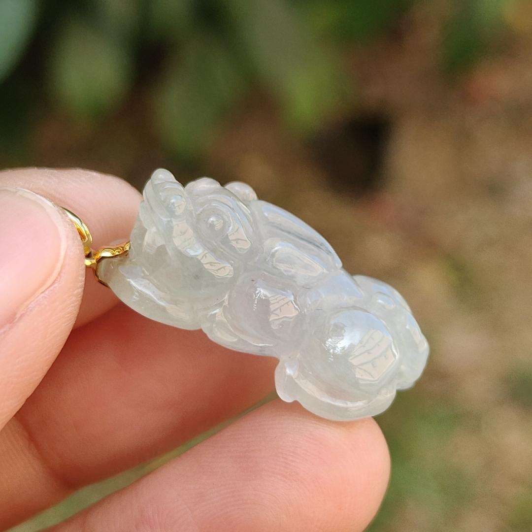 Semi Icy Quality Natural Type A Jadeite Jade crafted as Pixiu set with 18k Gold Clasp as pendant with certificate weigh 6.76 grams, measurement 26.7 * 13.7 * 10.2 mm (18kp33) Yi Pin Qian