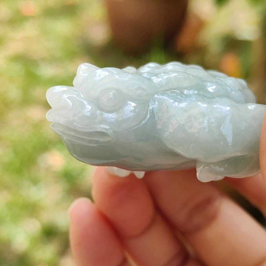 Sales - Quality Natural Type A Jadeite Jade crafted as Three Legs Toad for display or hand-held piece with certificate weigh 84.27 grams, measurement 61.6 * 48.3 * 26 mm (hand4) Yi Pin Qian