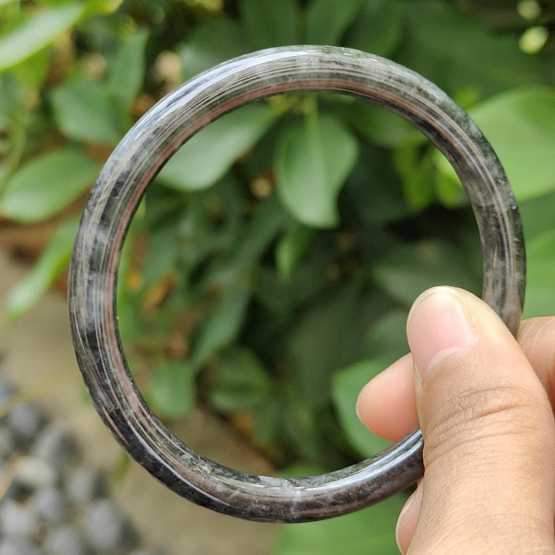 A Ding Ding Circular Bangle 57.9 mm New Arrival SG - Natural Type A Jadeite Jade Bracelet certificate weighs 22.58 grams, Width 6.1 * Thick 6.6 mm (bangle19) Yi Pin Qian Jadeites Jade Jewelry ~Your Precious Quintessential ~ Singapore