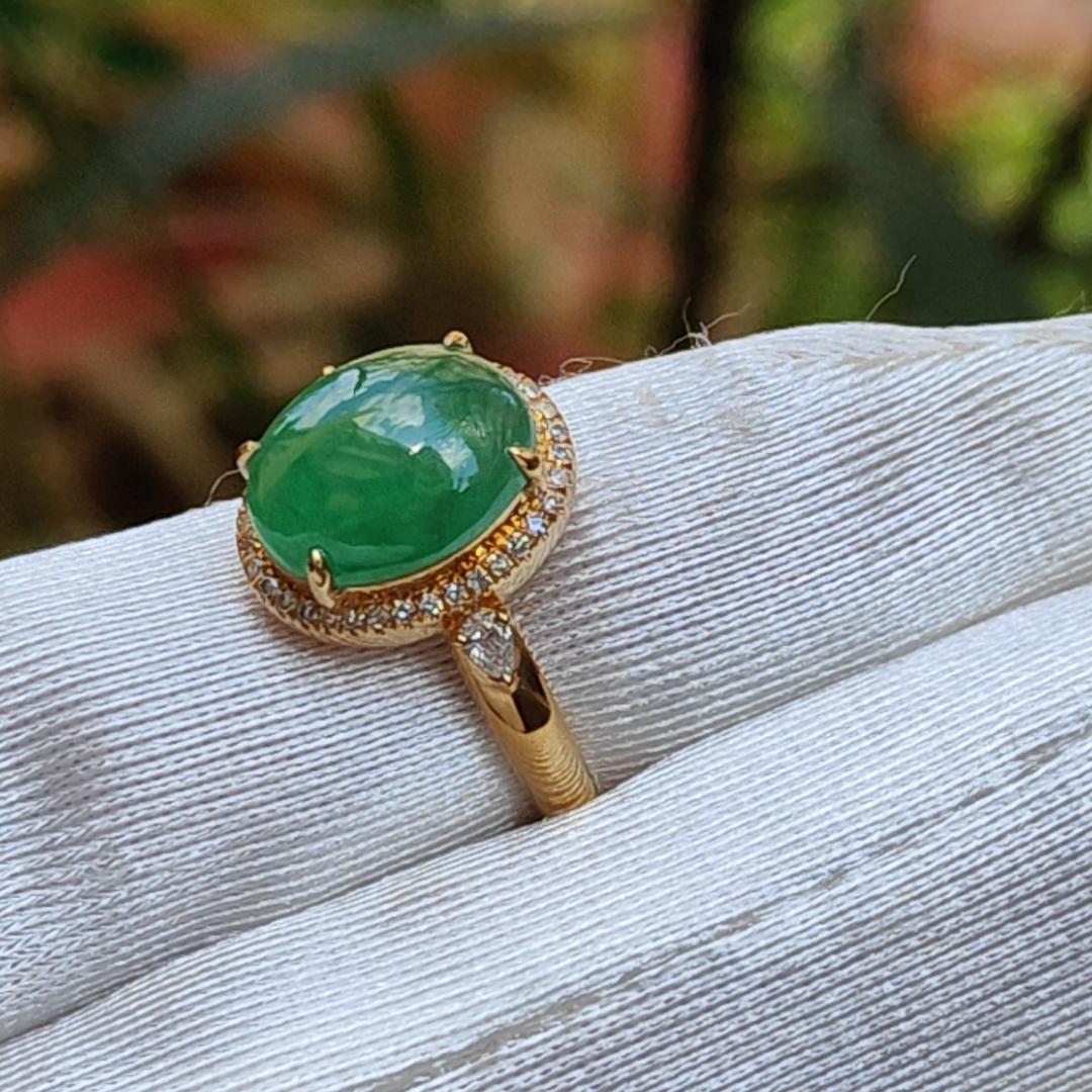 18K Gold weigh 2 grams, Setting with Natural Type A Jadeite Green Cabochon size 10.7 * 8.3 * 3.8 mm with 35 * 0.003 and 2 * 0.03 pear cut diamonds, certificate included weigh 2.65 grams, Finger ring size 17.3 mm, Yi Pin Qian