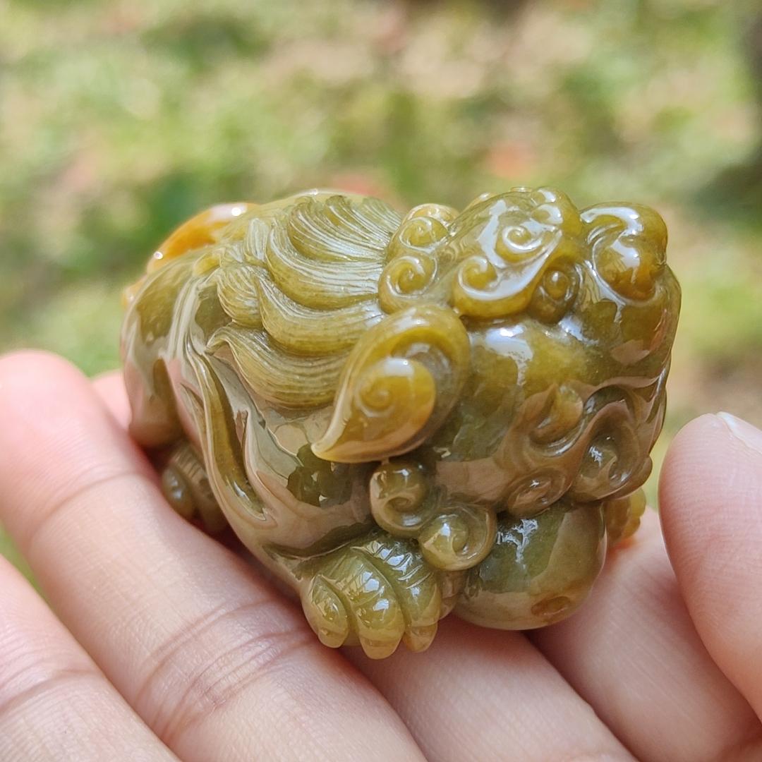 Super Rare Yellow, Redish and Green Hue Natural Type A Jadeite Jade crafted with Lion as Hand-held piece, display or Pendant, certificate weigh 93.64 grams, measurement 53.3 * 32.2 * 30.7 mm (hand5) Yi Pin Qian
