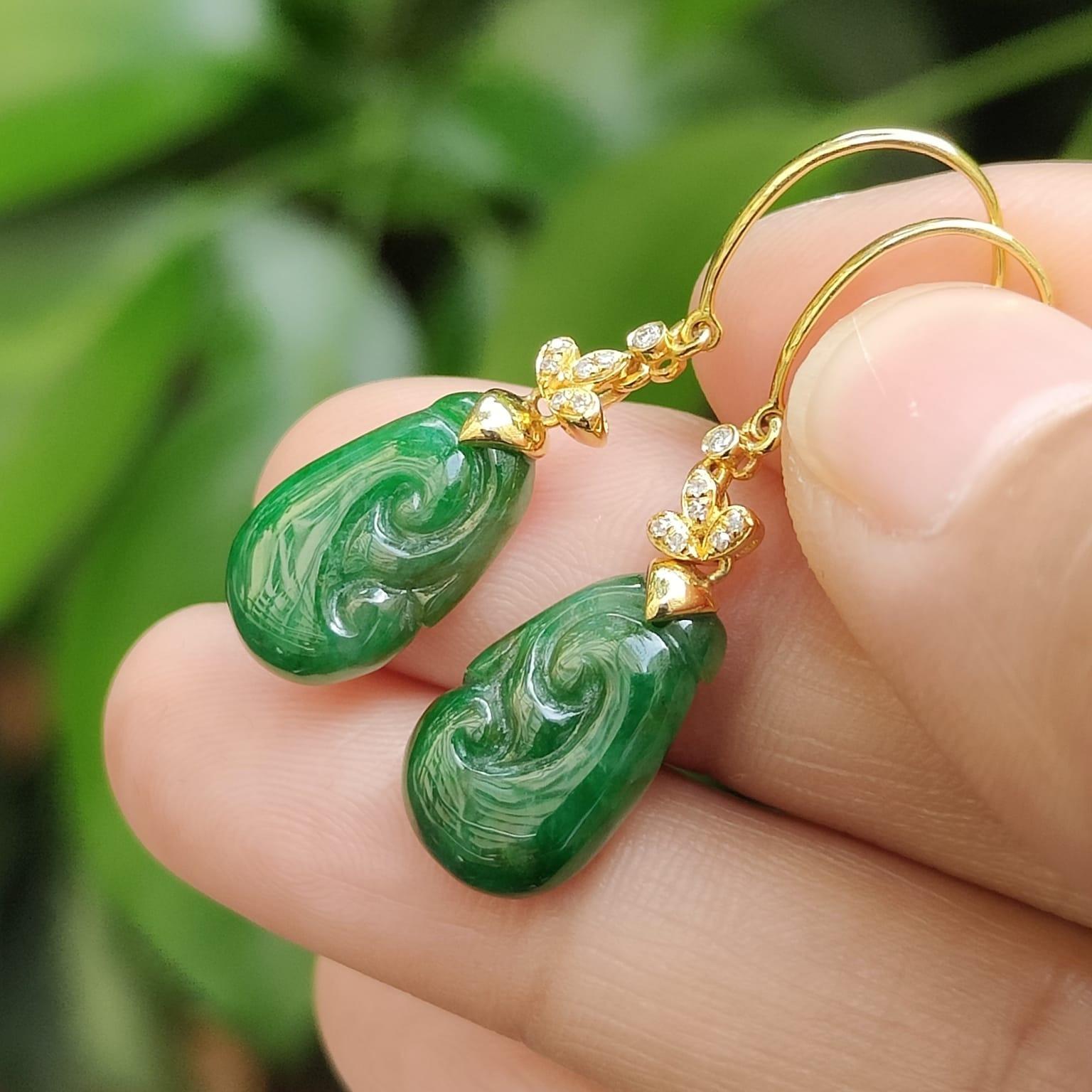 A Pair of Green Ruyi crafted on Natural Type A Jadeite Jade 18k Hook Earrings, Certificate weighs 3.26 grams (18k07) Yi Pin Qian Jadeites Jade Jewelry ~Your Precious Quintessential ~ Singapore