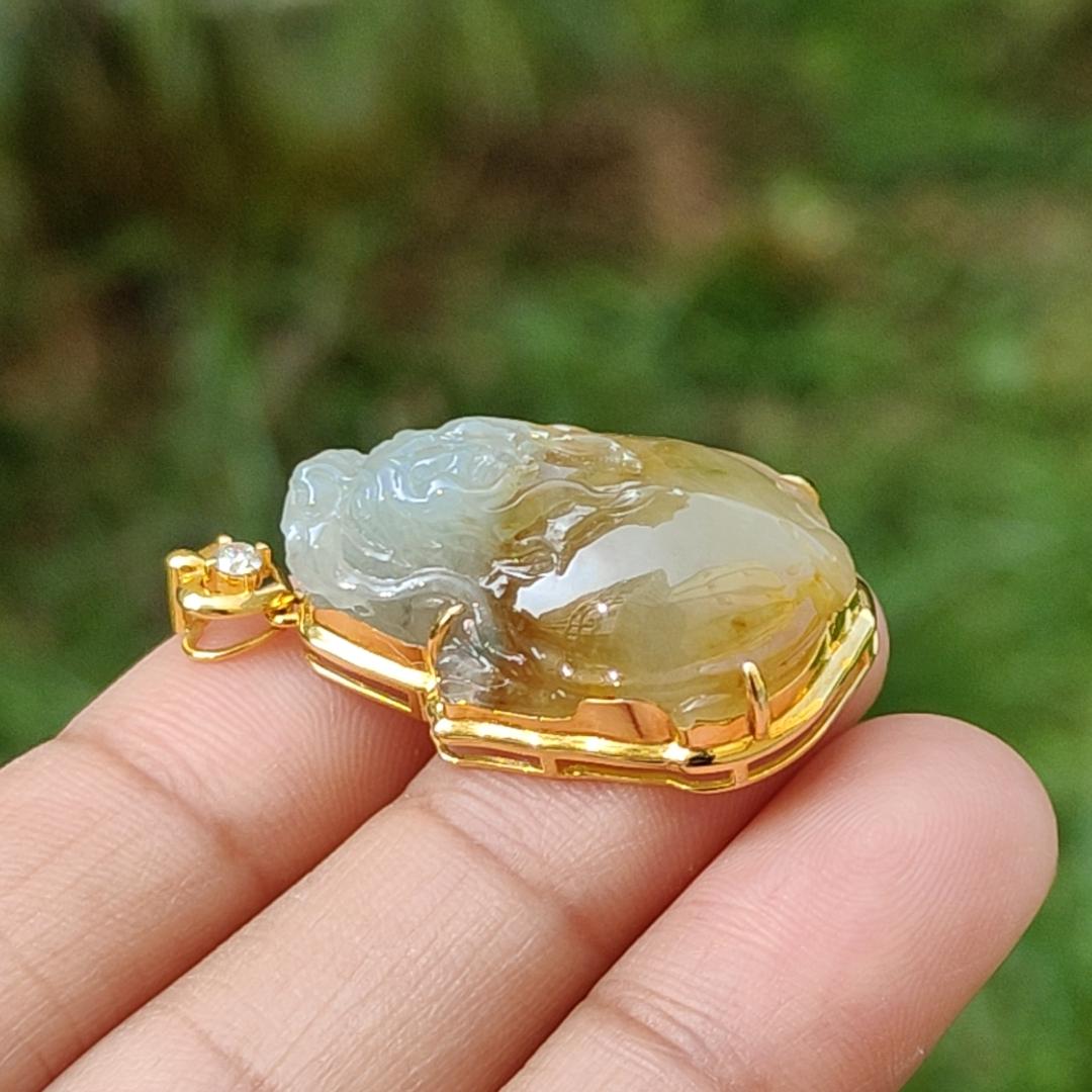 Yellow Natural Type A Jadeite Jade Pendant crafted as Dragon Turtle set on 18k gold with diamond, certificate weigh 6.69 grams, measurement 33.8 * 17.7 * 11.6 mm (18kp16) Yi Pin Qian