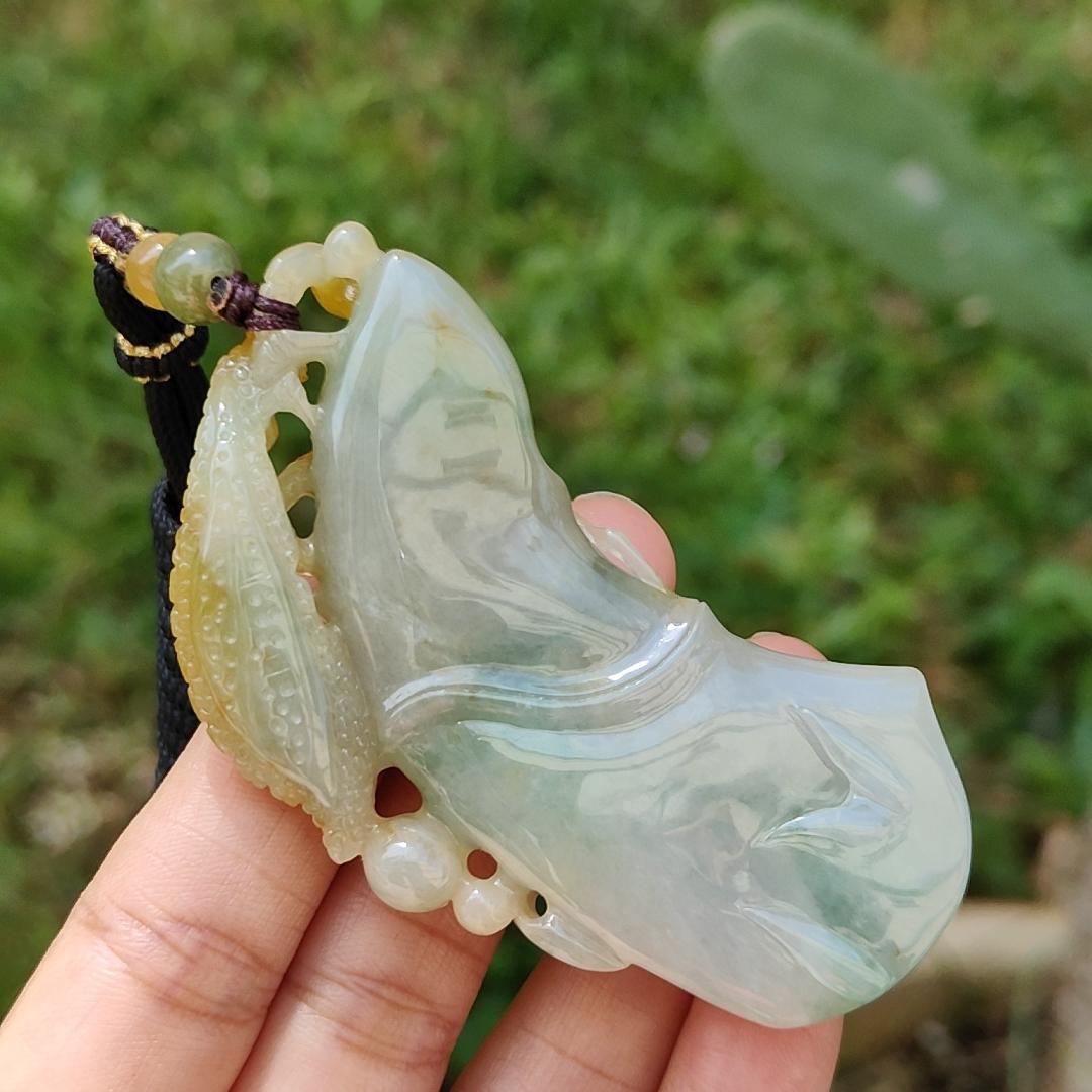 Very Rare Green and Yellow with Red patches Praying Mantis Pendant Necklace Natural Type A Jadeite with certificate included weigh 53.96 grams, 72.5 * 35.5 * 12.8 mm, collectible item Yi Pin Qian