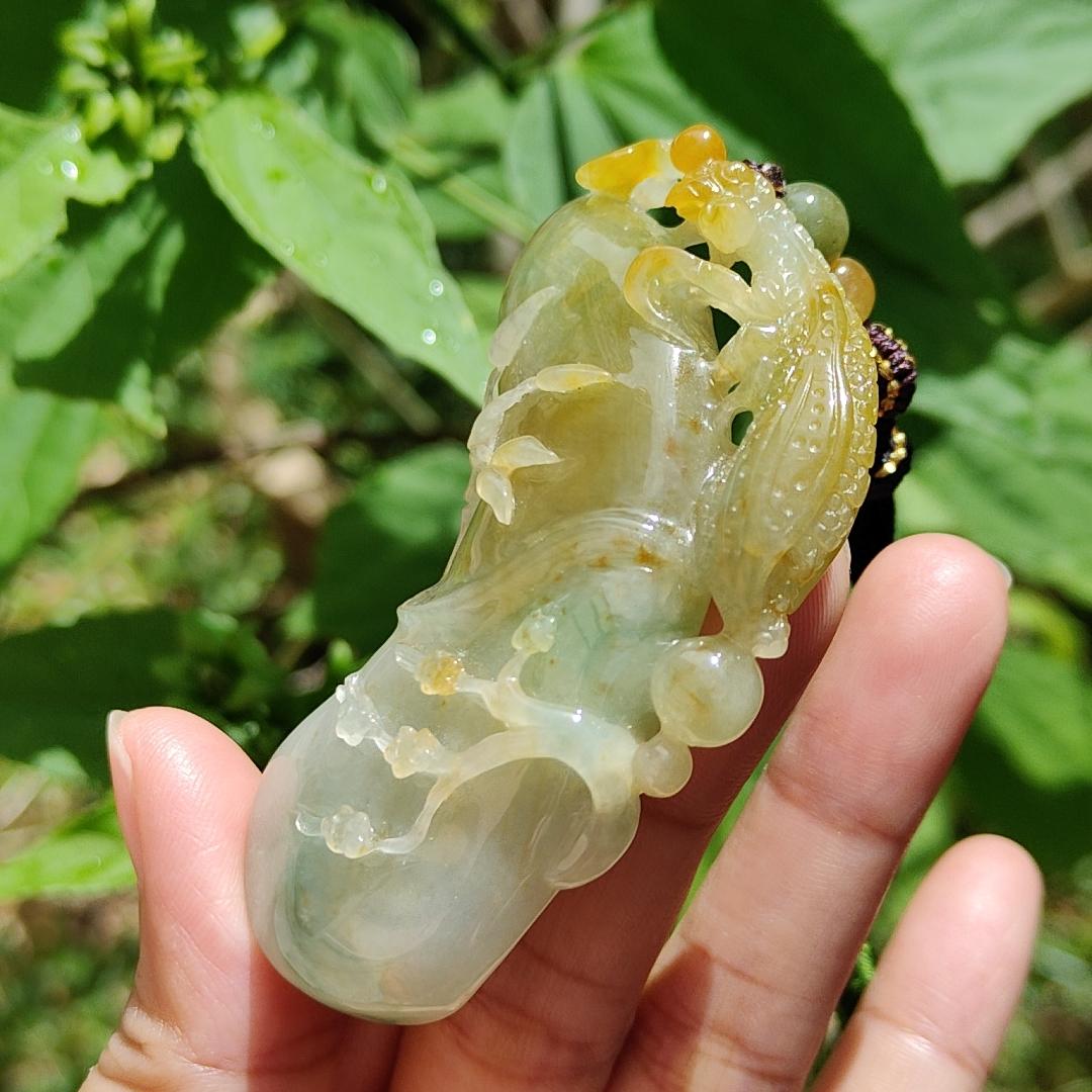 Very Rare Green and Yellow with Red patches Praying Mantis Pendant Necklace Natural Type A Jadeite with certificate included weigh 53.96 grams, 72.5 * 35.5 * 12.8 mm, collectible item Yi Pin Qian
