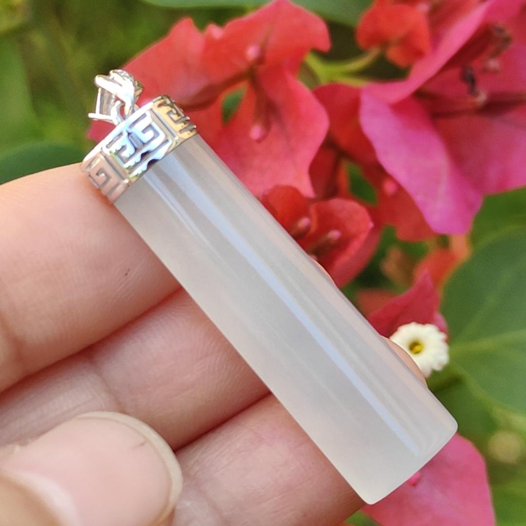 18k Gold Setting Natural Type A Jadeite Pendant carved with nothing, symbols of Safe, smooth and steady, certificate included weigh 6.85 grams, 35.7 * 9.2 * 7.7 mm, very suitable for daily wear (18kp1) Yi Pin Qian