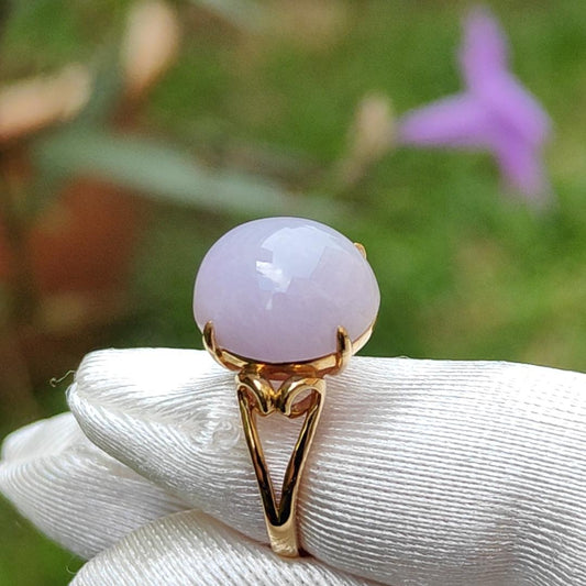 Luxury Fine Lavender Natural Type A Jadeite Jade Cabochon 11.6 * 10 * 5.8 mm, Set on 18k Gold as Ring with certificate weigh 3.24 grams, finger size 16.8 mm, A Lavender that withstand any lights (18kring14) Yi Pin Qian