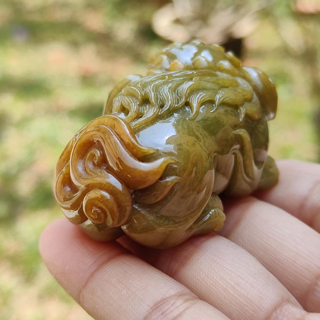 Super Rare Yellow, Redish and Green Hue Natural Type A Jadeite Jade crafted with Lion as Hand-held piece, display or Pendant, certificate weigh 93.64 grams, measurement 53.3 * 32.2 * 30.7 mm (hand5) Yi Pin Qian