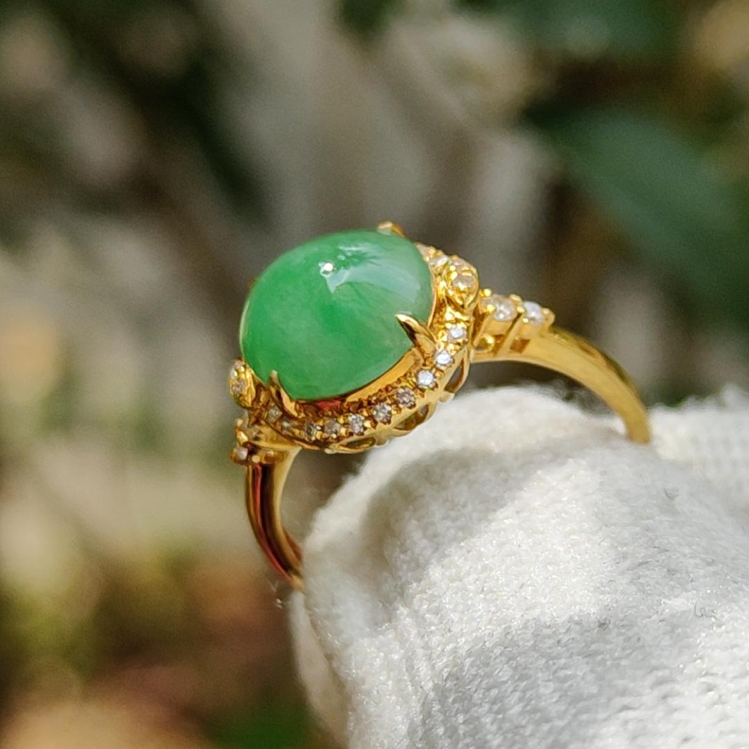 Sales Offer - High Quality Light Green Cabochon Natural Type A Jadeite Jade set on 18k Gold as Ring, certificate weighs 1.98 grams, Finger Size 15.4mm (18kring28) Yi Pin Qian