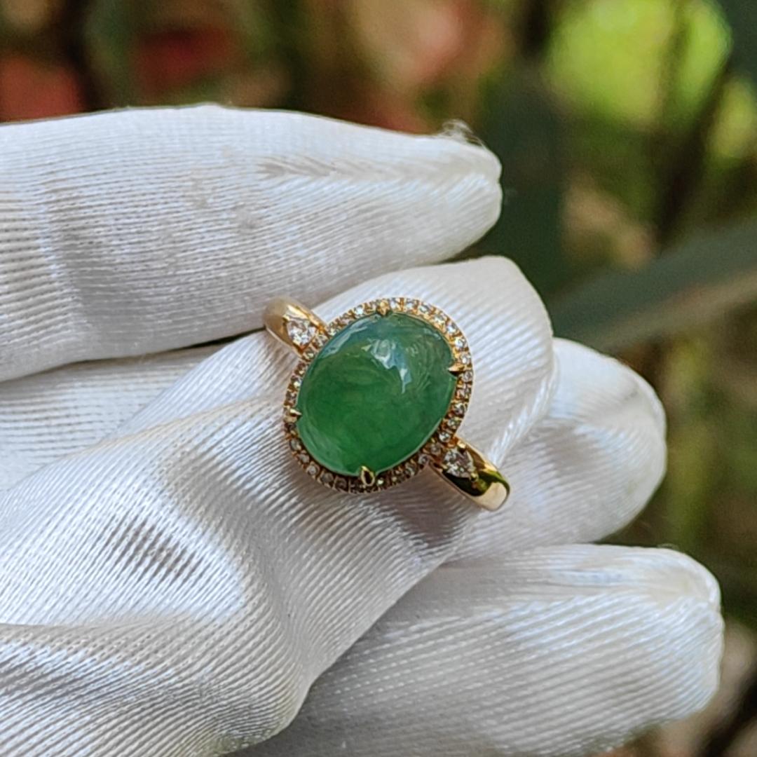 18K Gold weigh 2 grams, Setting with Natural Type A Jadeite Green Cabochon size 10.7 * 8.3 * 3.8 mm with 35 * 0.003 and 2 * 0.03 pear cut diamonds, certificate included weigh 2.65 grams, Finger ring size 17.3 mm, Yi Pin Qian