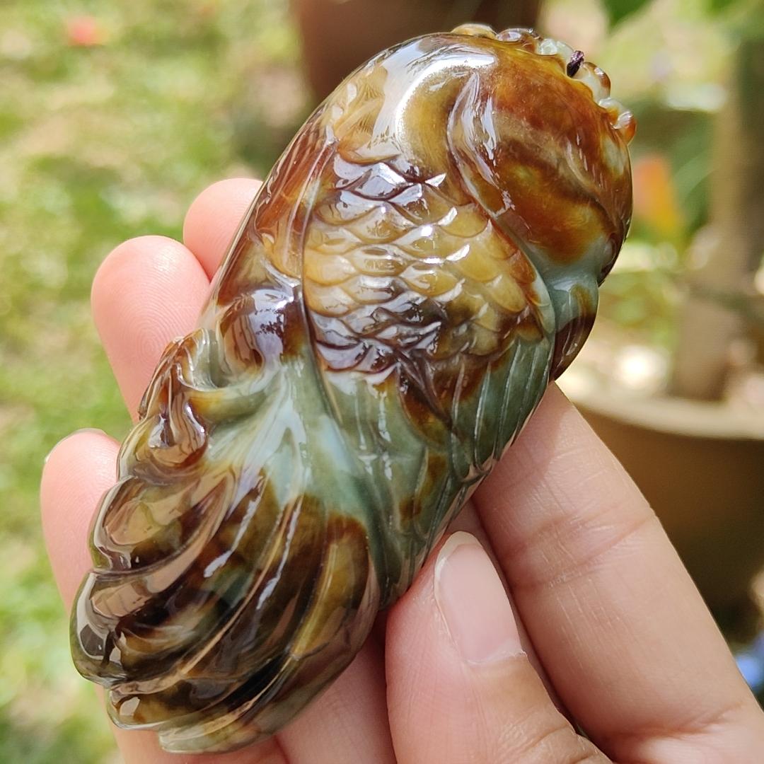 Rare Quality Brown, Redish and Green Natural Type A Jadeite Jade crafted with Parrot, can be use for display for as a hand-held piece with certificate weigh 133.29 grams, measurement 85.6 * 36.6 * 21 mm (hand3) Yi Pin Qian