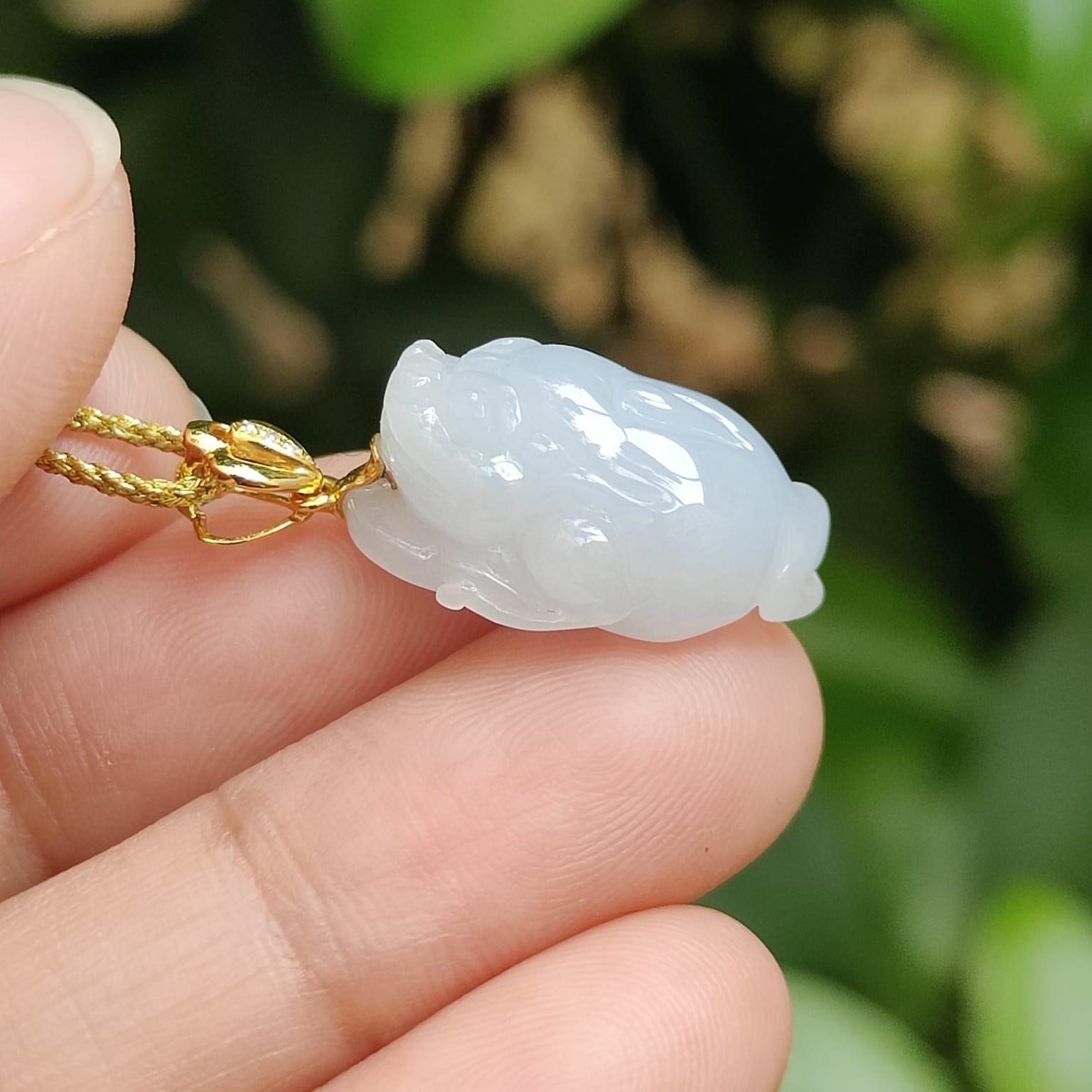 Three Legs Toad Pendant on Light Lavender Natural Type A Jadeite Jade added with 18k clasp certificate weighs 3.76 grams, measurement 19.1 * 13 * 9.1 mm (18kp102) Yi Pin Qian Jadeites Jade Jewelry ~Your Precious Quintessential ~ Singapore