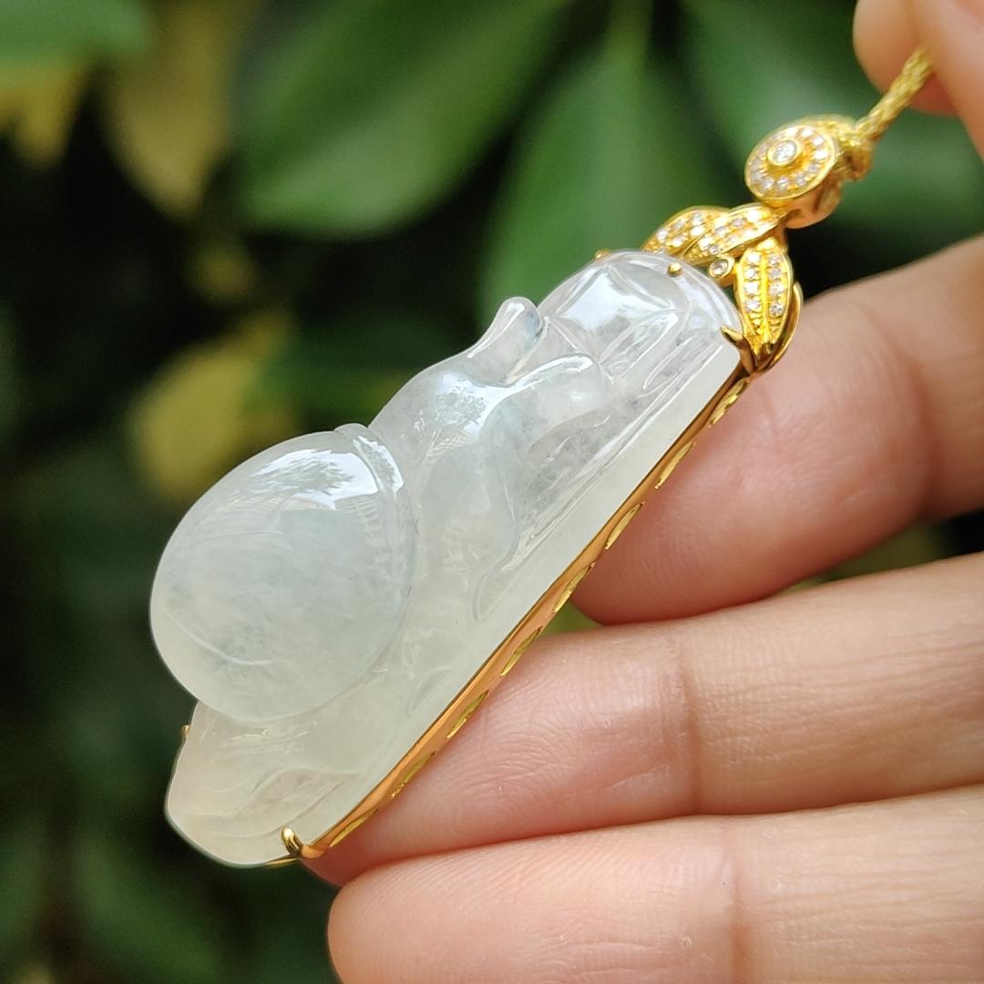 Rare New Arrival Sg Local - Crafted as Snail on High Quality Translucent Natural Type A Jadeite Jade set on 18k gold as pendant, certificate weighs 11.89 grams, measurement 52 * 12.1 * 16.6 mm (18kp71) Yi Pin Qian Jadeites Jade Jewelry ~Your Precious Quintessential ~ Singapore