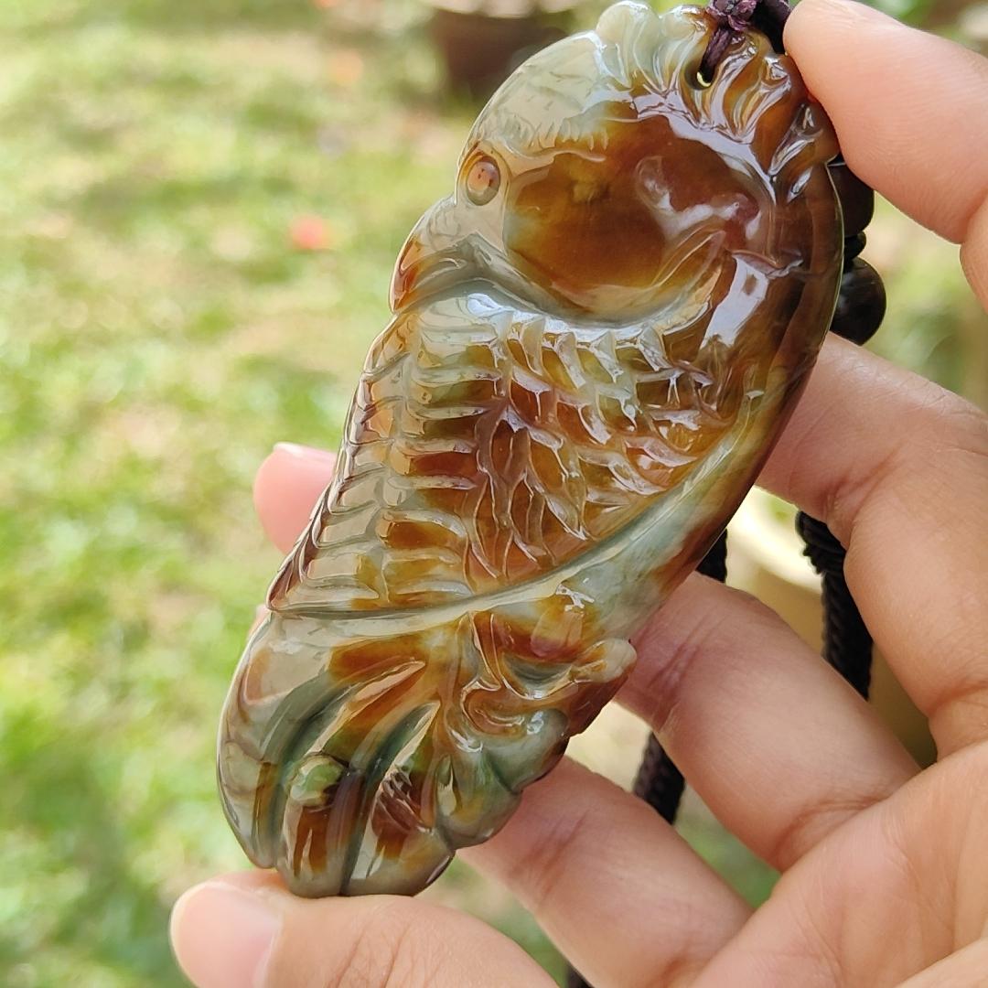 Rare Quality Brown, Redish and Green Natural Type A Jadeite Jade crafted with Parrot, can be use for display for as a hand-held piece with certificate weigh 133.29 grams, measurement 85.6 * 36.6 * 21 mm (hand3) Yi Pin Qian