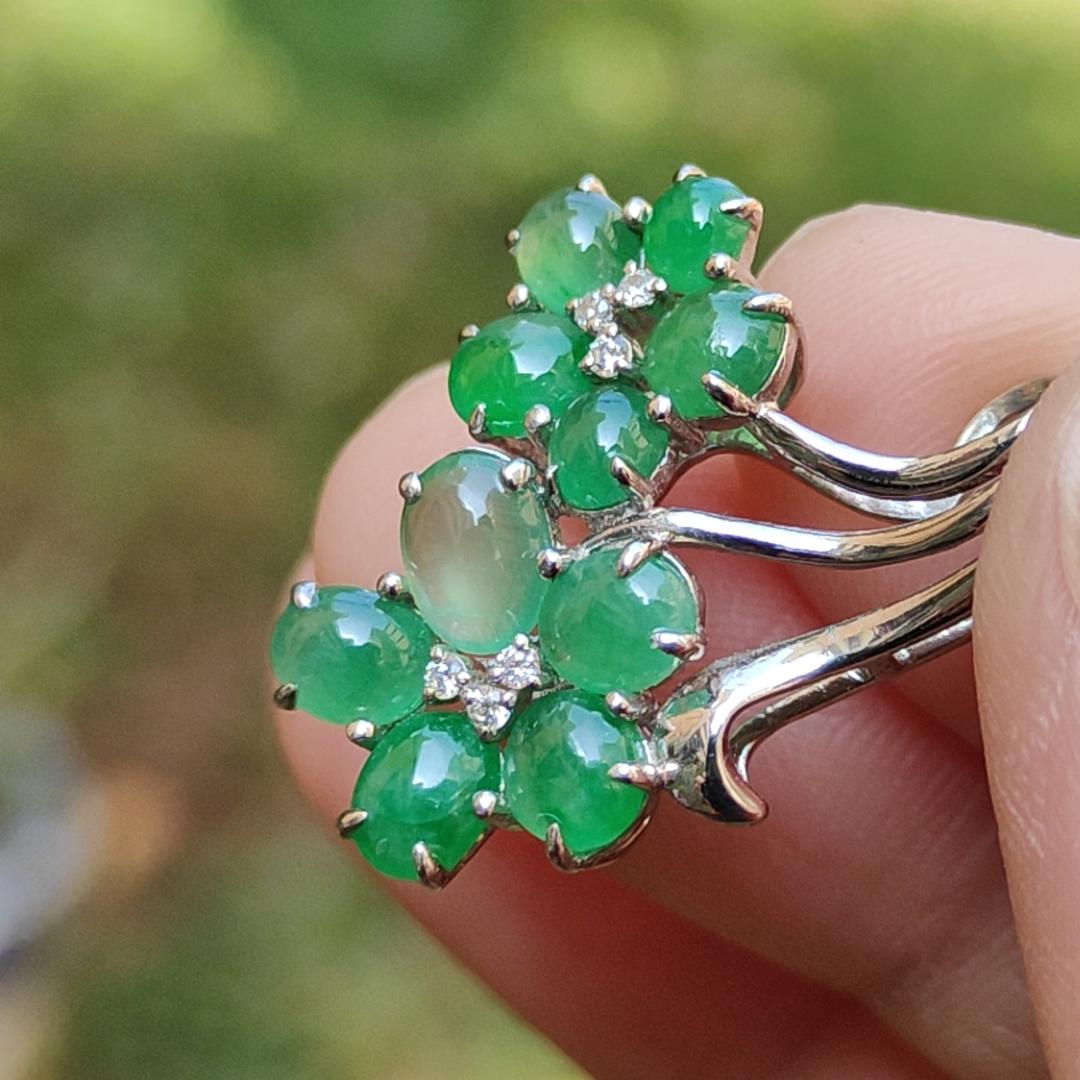 Unique design with 10 Quality Green Natural Type A Jadeite Jade Cabochons set on Quality S925 Silver as Pendant, certificate weigh 2.39 grams (s925p1) Yi Pin Qian