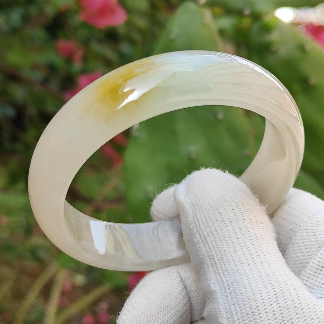 Very Rare Lemon-Yellow Patch Natural Type A Jadeite Jade crafted as Peace Bangle, certificate weighs 58.76 grams, measurement 15.3 * 7.1 * 56.4 mm (bangle9) Yi Pin Qian