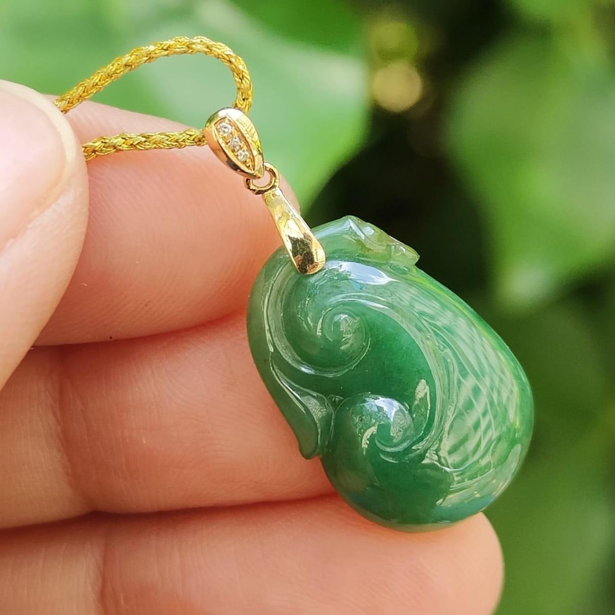 Myanmar Green Ruyi Pendant – Heirloom-Quality Jadeite, 18K Gold & Diamonds (GD2203H017670 Sku: 18kp108) Yi Pin Qian Jadeites Jade Jewelry ~Your Precious Quintessential ~ Singapore