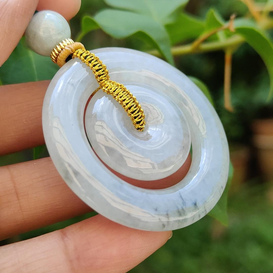 Semi Translucent with mix of Wuji, Buckle of mother and child Donut Natural Type A Jadeite Pendant symbols of Peace, wishfulness, happiness and auspiciousness, certificate included weigh 18.72 grams, 41.3 * 5.6 mm, suitable for daily wear (pendant71) Yi Pin Qian