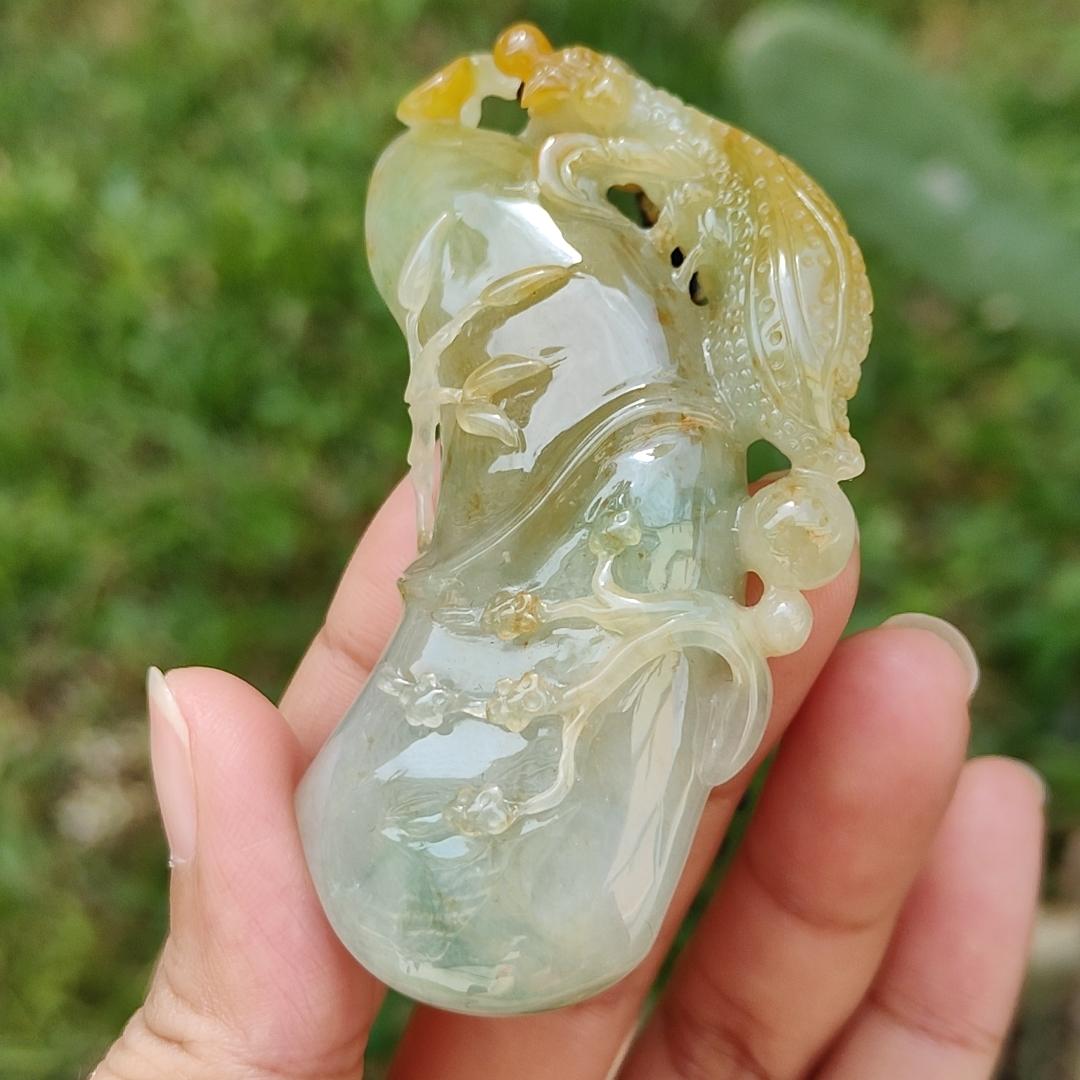 Very Rare Green and Yellow with Red patches Praying Mantis Pendant Necklace Natural Type A Jadeite with certificate included weigh 53.96 grams, 72.5 * 35.5 * 12.8 mm, collectible item Yi Pin Qian
