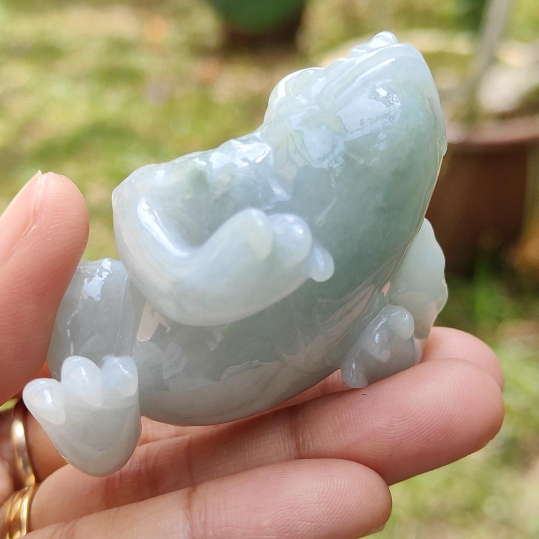 Sales - Quality Natural Type A Jadeite Jade crafted as Three Legs Toad for display or hand-held piece with certificate weigh 84.27 grams, measurement 61.6 * 48.3 * 26 mm (hand4) Yi Pin Qian