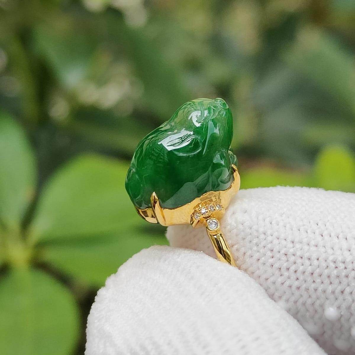 Three Legs Toad Green Natural Type A Jadeite Jade set with 18k as Ring certificate weighs 3.78 grams, measurement 13.6 * 8.7 * 9.6 mm (18kring41) Yi Pin Qian Jadeites Jade Jewelry ~Your Precious Quintessential ~ Singapore