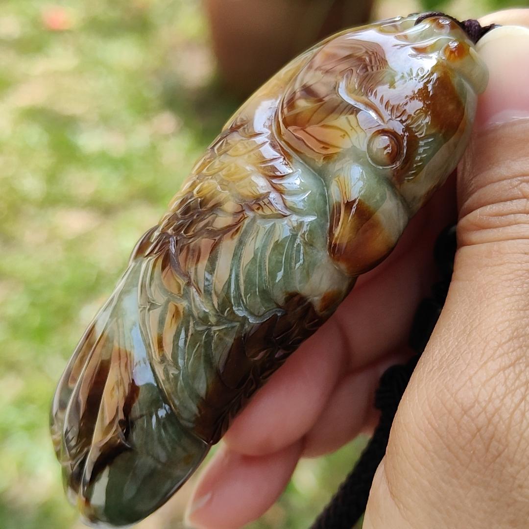 Rare Quality Brown, Redish and Green Natural Type A Jadeite Jade crafted with Parrot, can be use for display for as a hand-held piece with certificate weigh 133.29 grams, measurement 85.6 * 36.6 * 21 mm (hand3) Yi Pin Qian